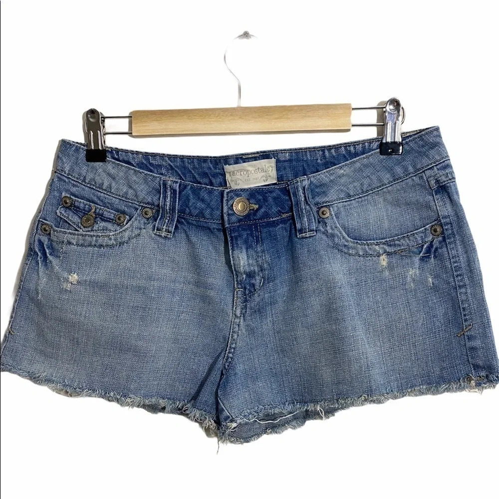 Aeropostale Raw Hem light/medium-wash short shorts